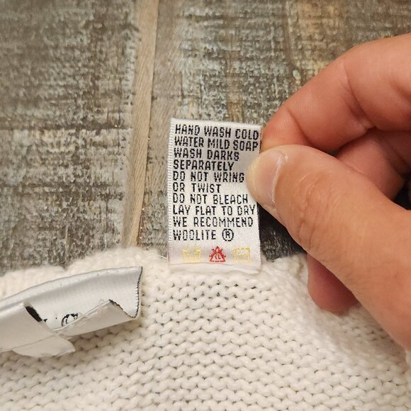 VINTAGE WOMENS CARDIGAN SWEATER VEST WITH FLORAL EMBROIDERING - Picture 5 of 7